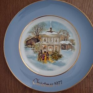 Avon Blue and Gold Christmas 1977 Plate